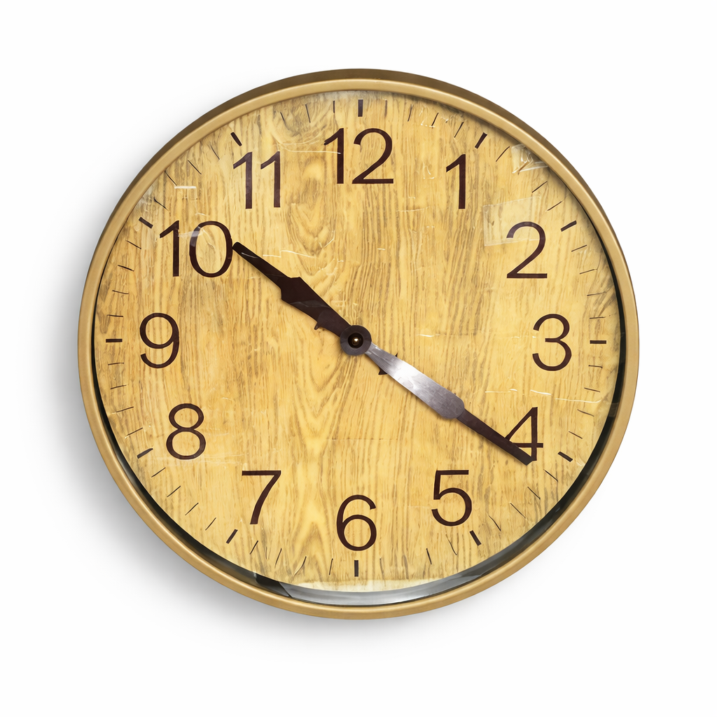 שעון קיר בצבע חום\לבן