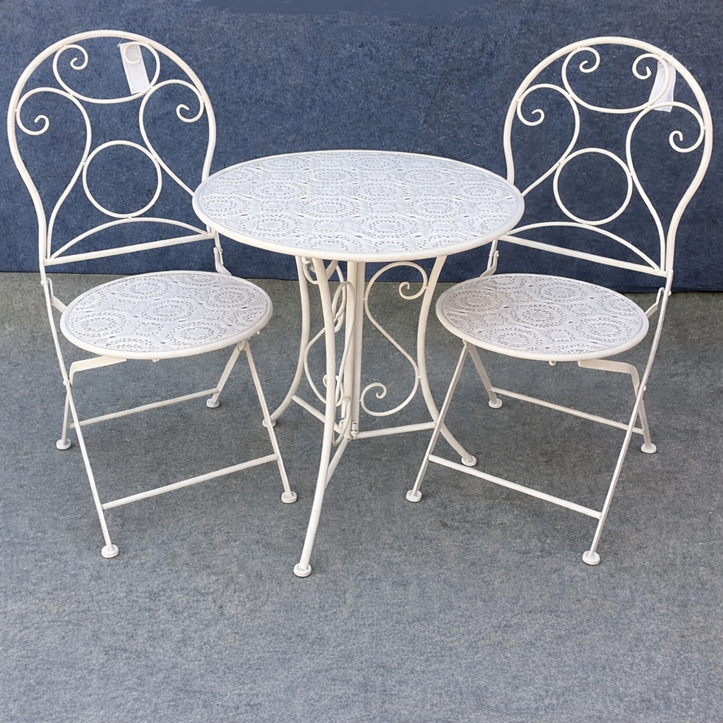 סט שולחן וכסאות ברזל בצבע שמנת