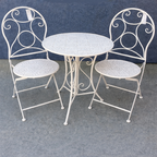 סט שולחן וכסאות ברזל בצבע שמנת