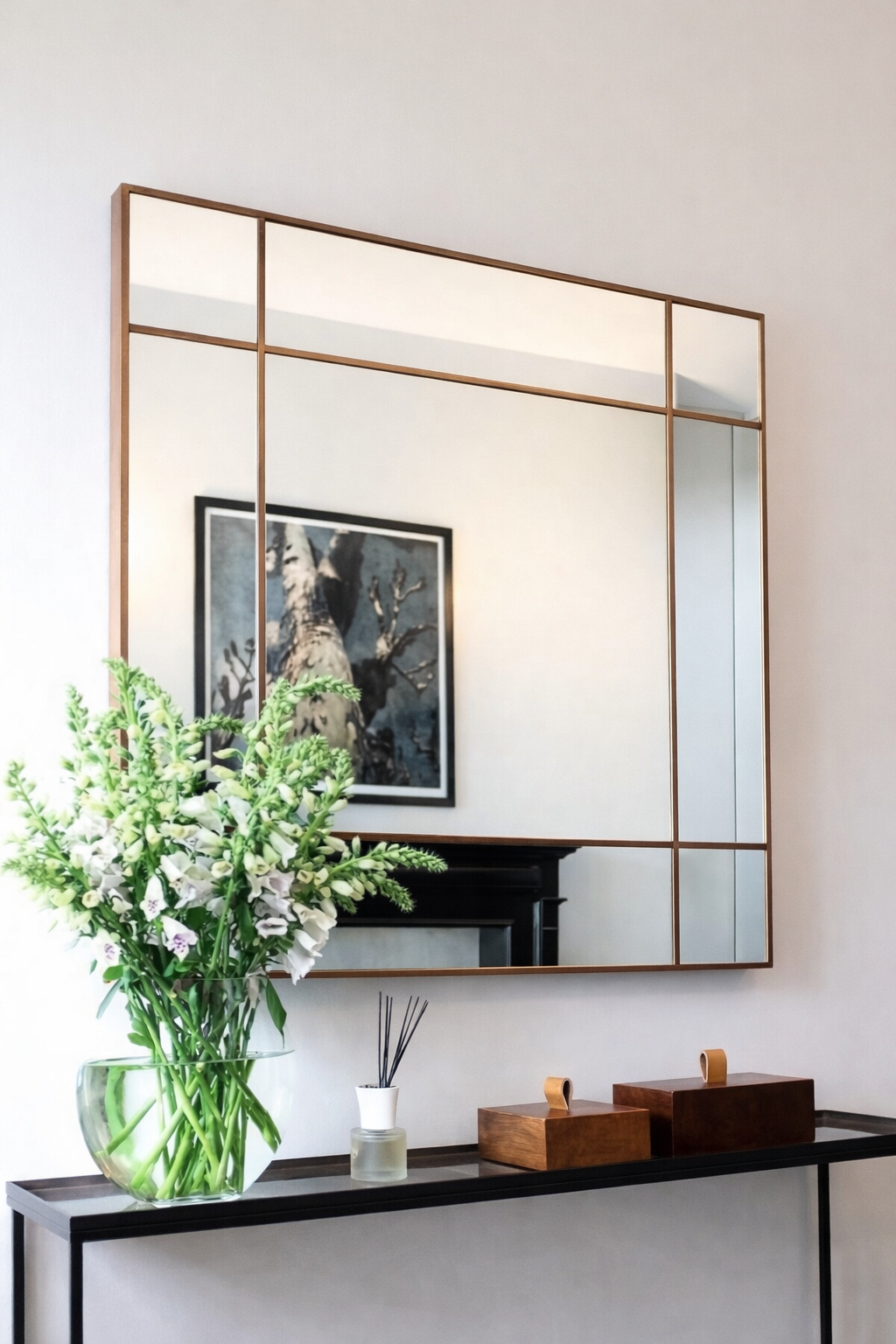 מראה לתלייה מרובעת בצבע זהב