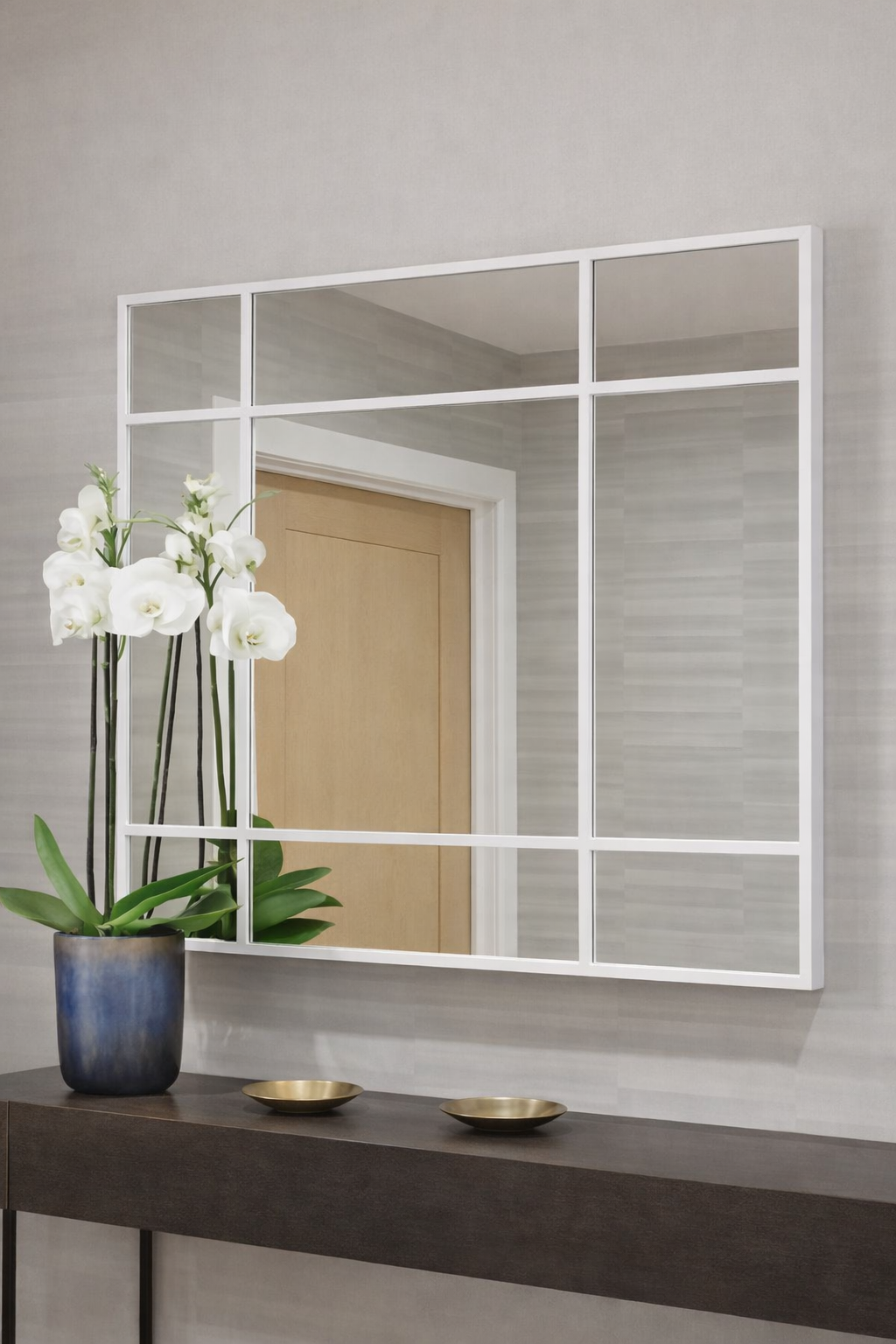 מראה לתלייה מרובעת בצבע לבן