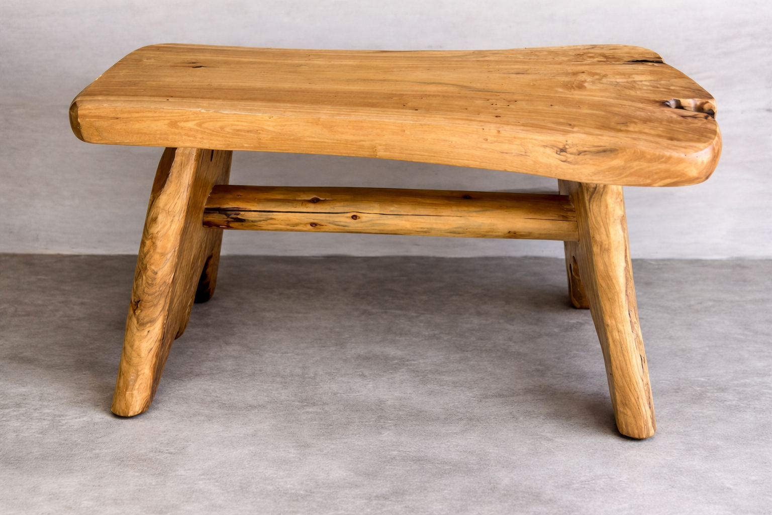 ספסל מעץ זית