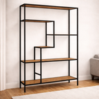 ספריה עם מדפי עץ