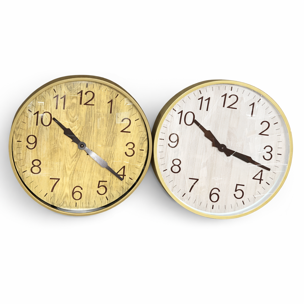 שעון קיר בצבע חום\לבן
