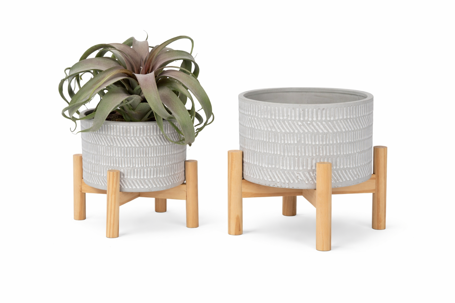 בית עציץ קטן מחרס על מעמד