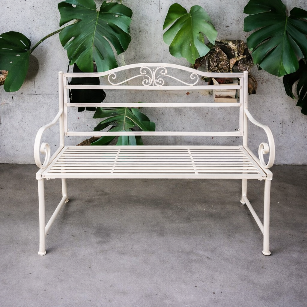 ספסל מברזל בצבע שמנת